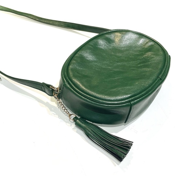 *NEW* Forever 21 Green Oval Crossbody / Shoulder Bag / Purse with Tassel - Picture 2 of 12